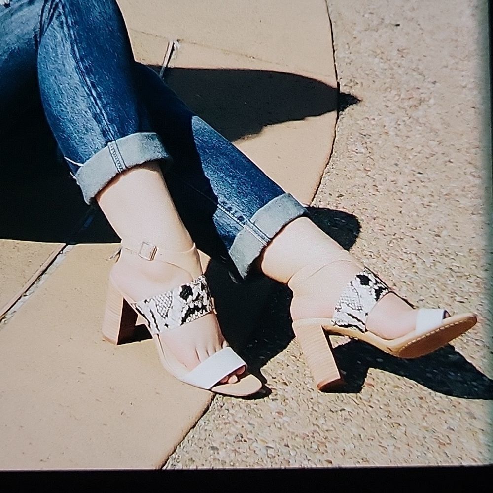 BRAND NEW WOMEN"S VINCE CAMUTE WARMA ANKLE STRAP SANDAL